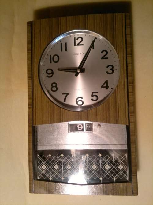 Cuckoo & Wall Clocks - A 1976 Seiko Transistor wall clock